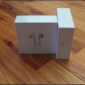 Apple AirPods 1st Generation with Charging case